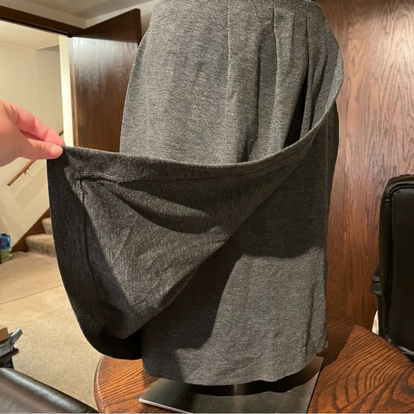 Women’s Gray Banana Republic Skirt (Size 6) - Picture 8 of 11